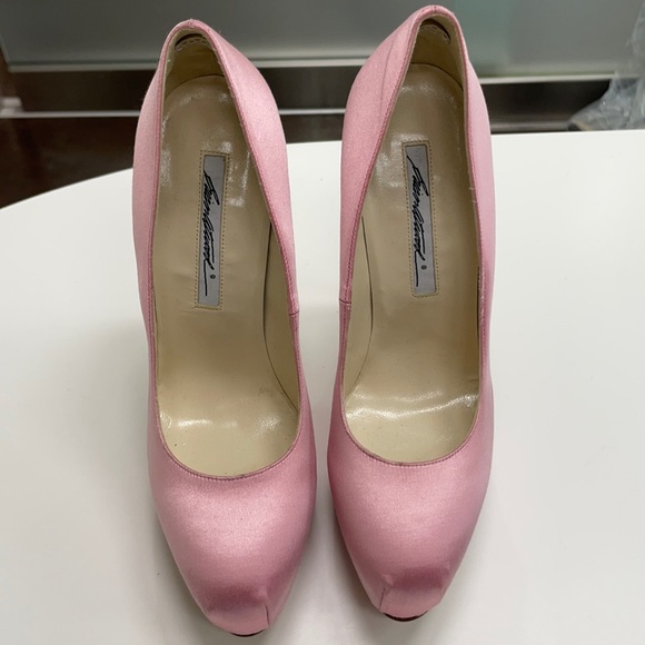 New light pink shoes - Picture 2 of 3